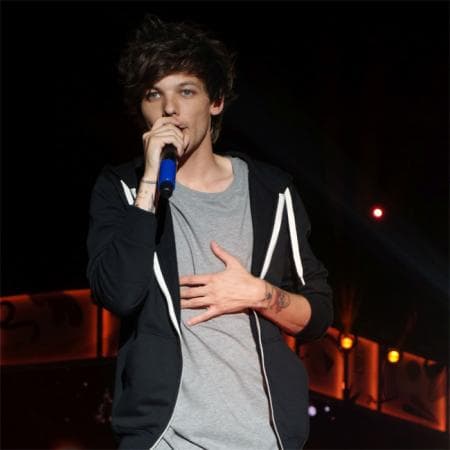 Amigos cercanos a Troy aseguran que padece de depresión, pues nadie quiere estar cerca de él por su adicción al alcohol y la hierba.