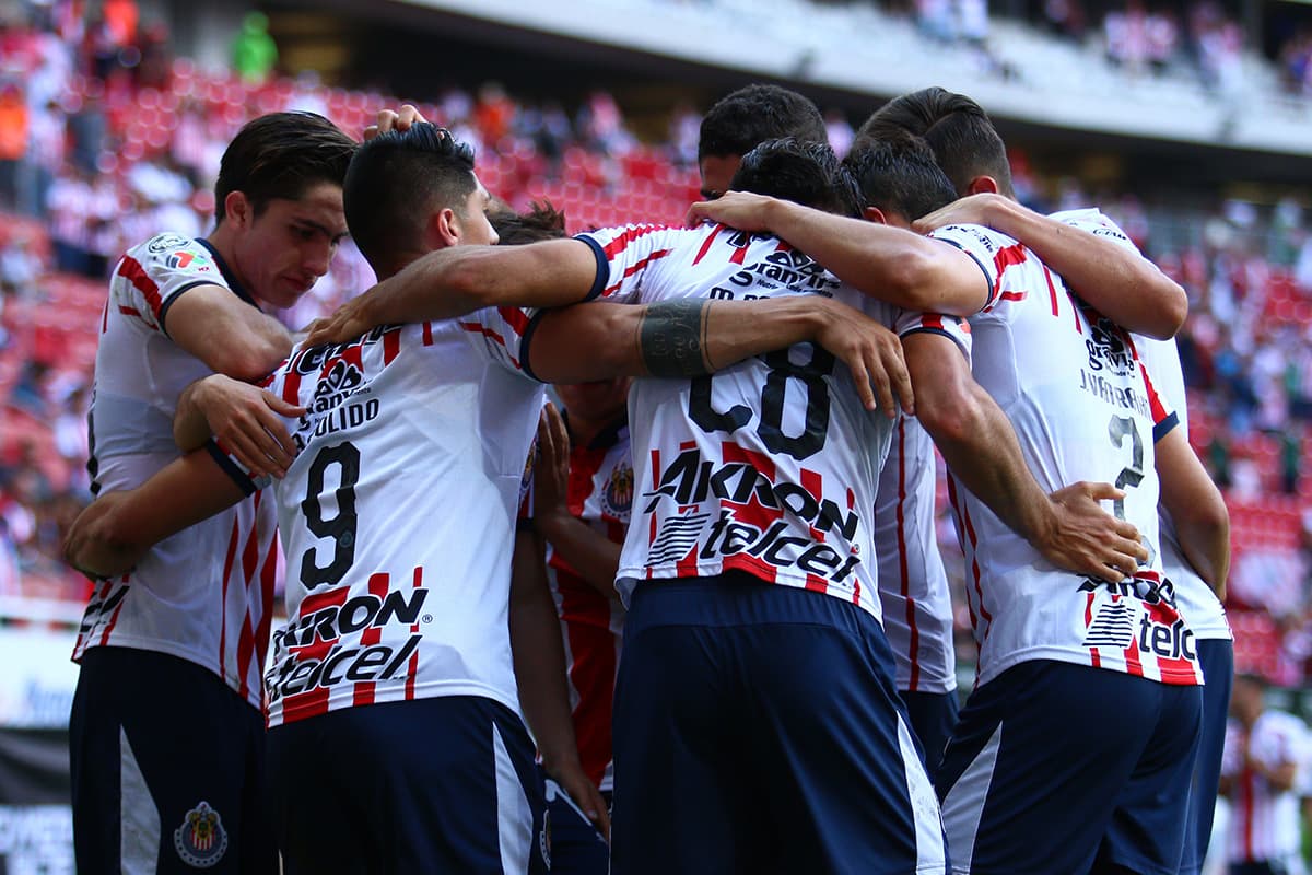 Chivas se acercaba a un triunfo necesario para recuperar la ruta hacia la Liguilla.