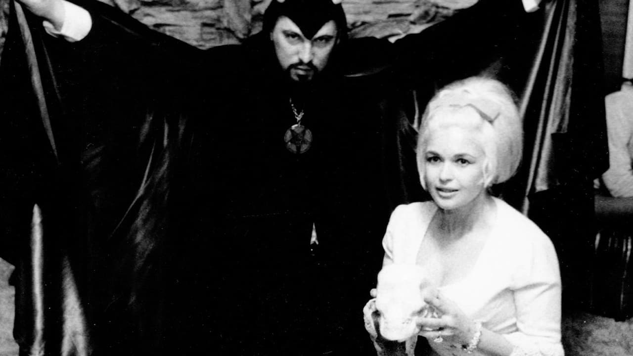 Mansfield, quien siempre sintió mucha curiosidad por lo oculto, no perdió la oportunidad para conocer a Anton LeVey, el fundador de la iglesia de Satanás. LeVey y Mansfield se hicieron amigos rápidamente, lo que no le cayó muy bien a Sam Brody, el novio de la actriz. Pero esto no fue impedimiento para que Mansfield aceptara ser ungida como 
<b>alta sacerdotisa de la iglesia de Satanás </b>en una ceremonia que fue el blanco de las burlas de Brody. Aparentemente un furioso LeVey maldijo a Brody y le recomendó a Manfield que se mantuviera apartada de él o algo muy malo les pasaría a ambos.
<br>
<br>El resto es historia.