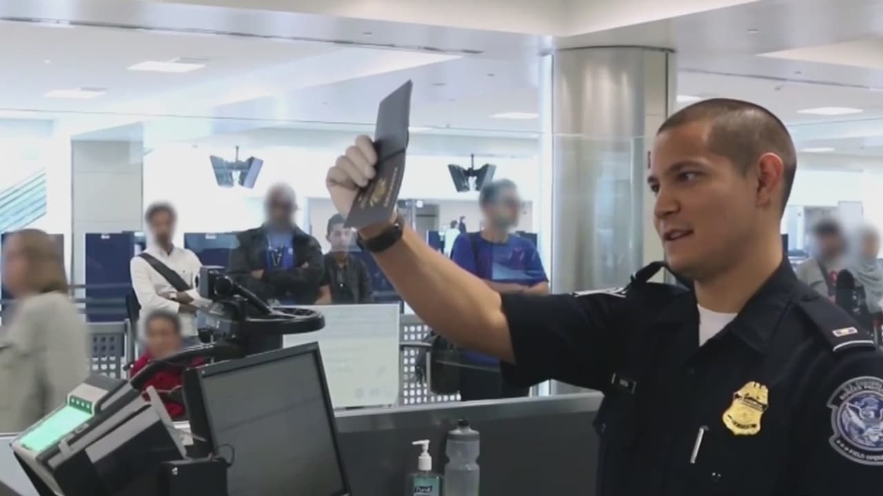 CBP asegura que hackers robaron fotos y placas de viajeros en "un ataque cibernético malicioso" 