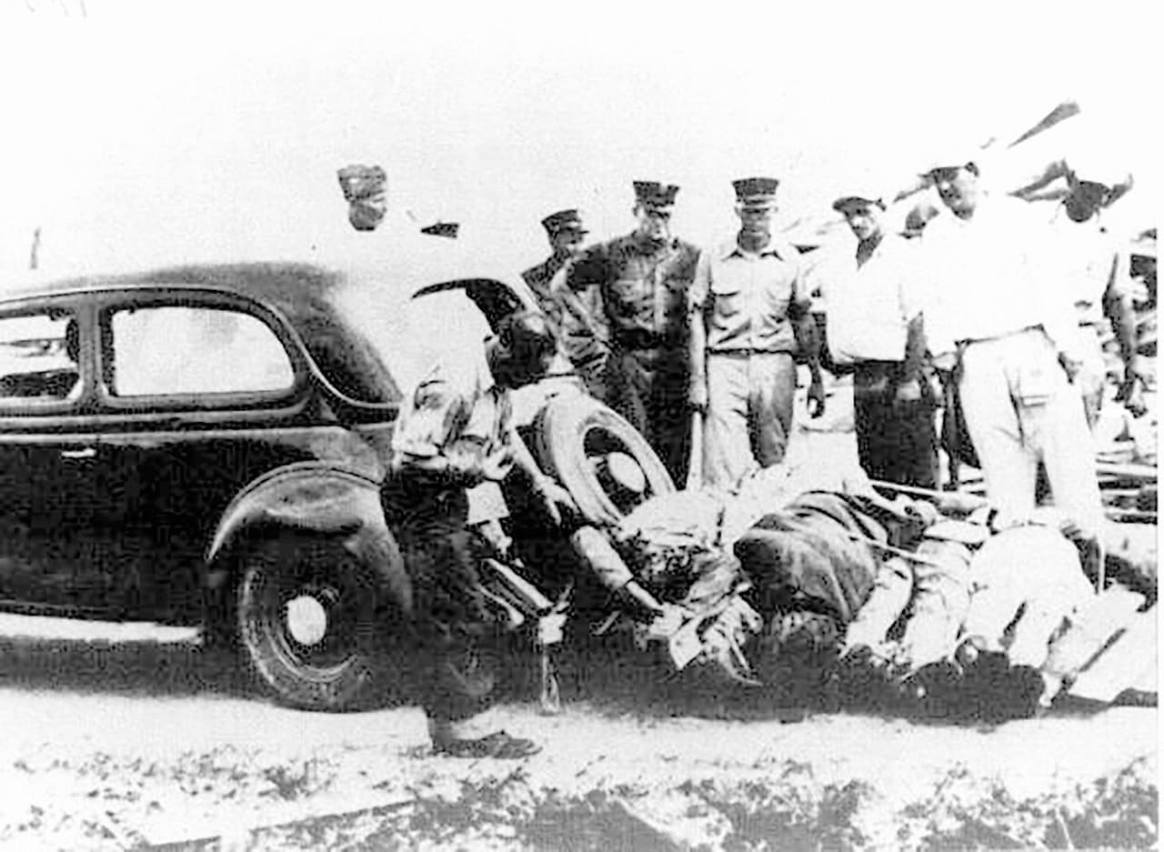 Algunas de las víctimas en los Cayos fueron transportadas en auto. Las islas del sur de Florida fueron superadas completamente por la marejada ciclónica, que aumentó el nivel del más hasta 20 pies (unos 6, 6 metros de altura).