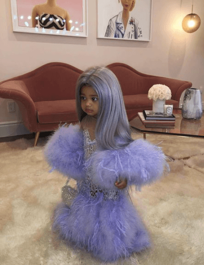 Stormi Webster vestida como su mamá en la Met Gala