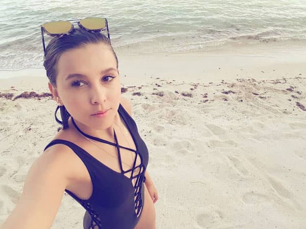 A Paulina Goto también le gusta tomar el sol, por eso se escapa a la playa cada vez que puede. ¿Cuál de estas actrices te gusta más?