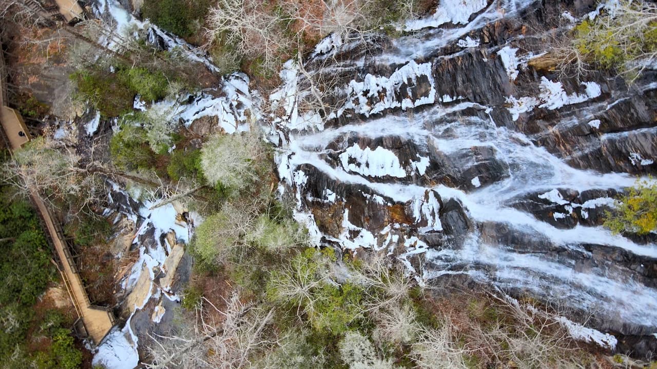 Desde el aire, Dukes Creek Falls es incluso más impresionante.