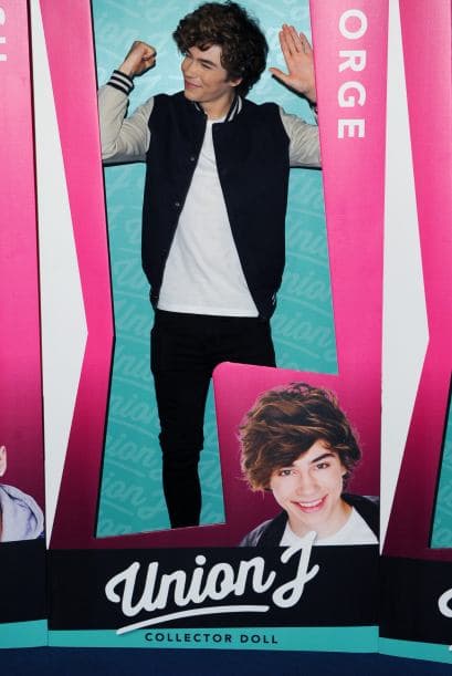 El cuarteto se introdujo en enormes cajas. Cada uno de ellos posó de manera muy divertida.