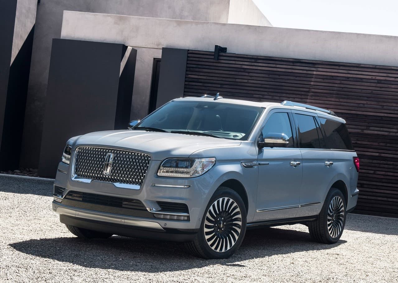 <h3 class="cms-H3-H3"><b>1er. lugar en el segmento de las SUV de tamaño completo de lujo</b></h3>
<br>
<br>
<u><b>Lincoln Navigator</b></u>
<br>
<br>
<b>Puntaje general: </b>8.3 de 10
<br>
<b>Calificación de seguridad promedio de la NHTSA: </b>5.0 de 5.0