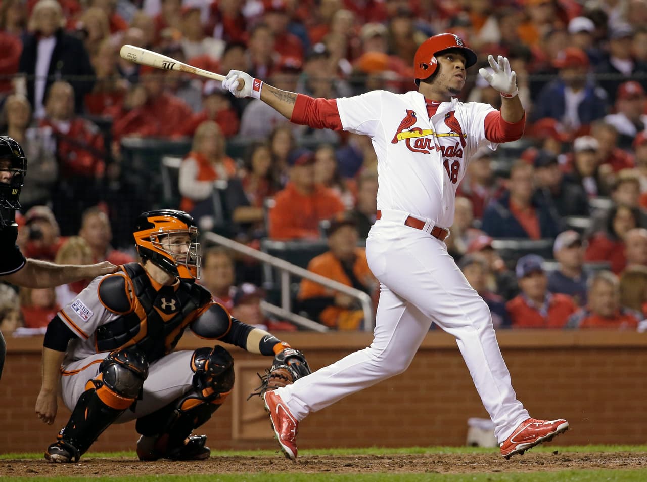 Oscar Taveras – el ex pelotero dominicano de los Saint Louis Cardinals sufrió un espantoso accidente mientras manejaba a alta velocidad bajo la lluvia que le costó la vida a el y a una joven de 18 años.
<br>