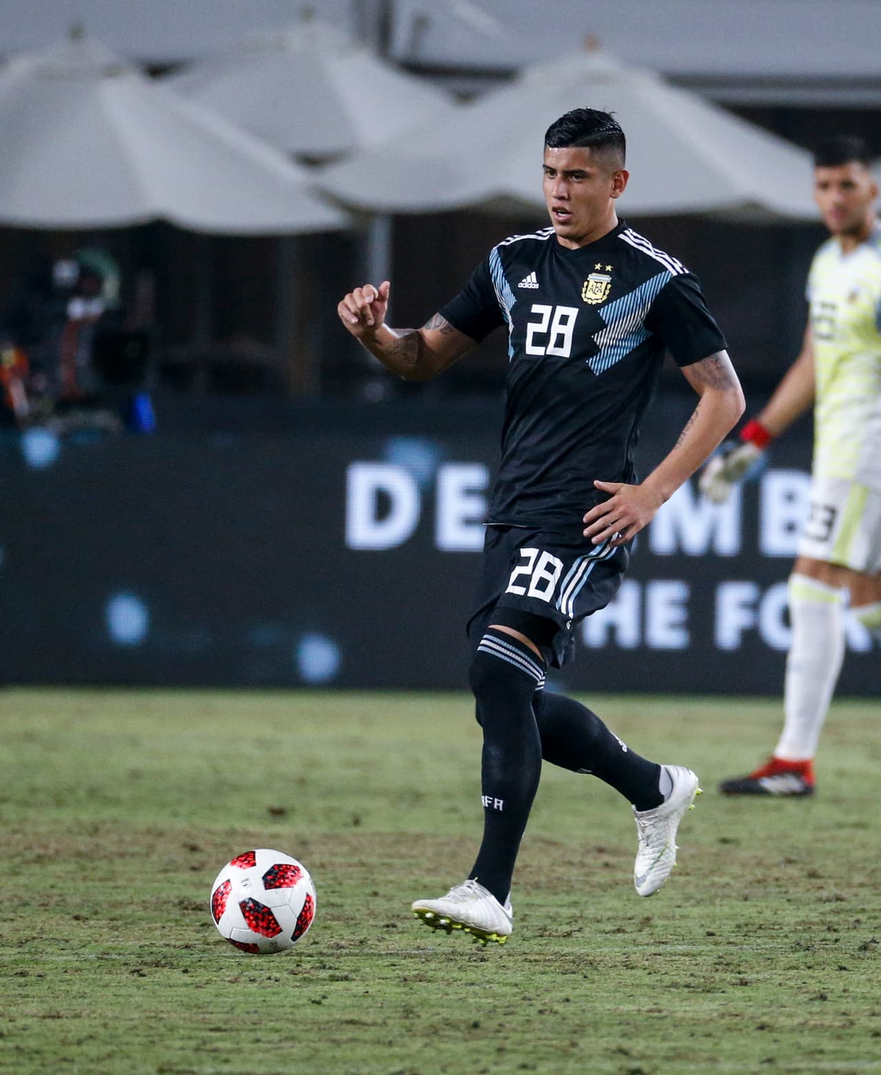 Debutó con la Selección Argentina en un partido amistoso contra Guatemala en el 2018.
<br>