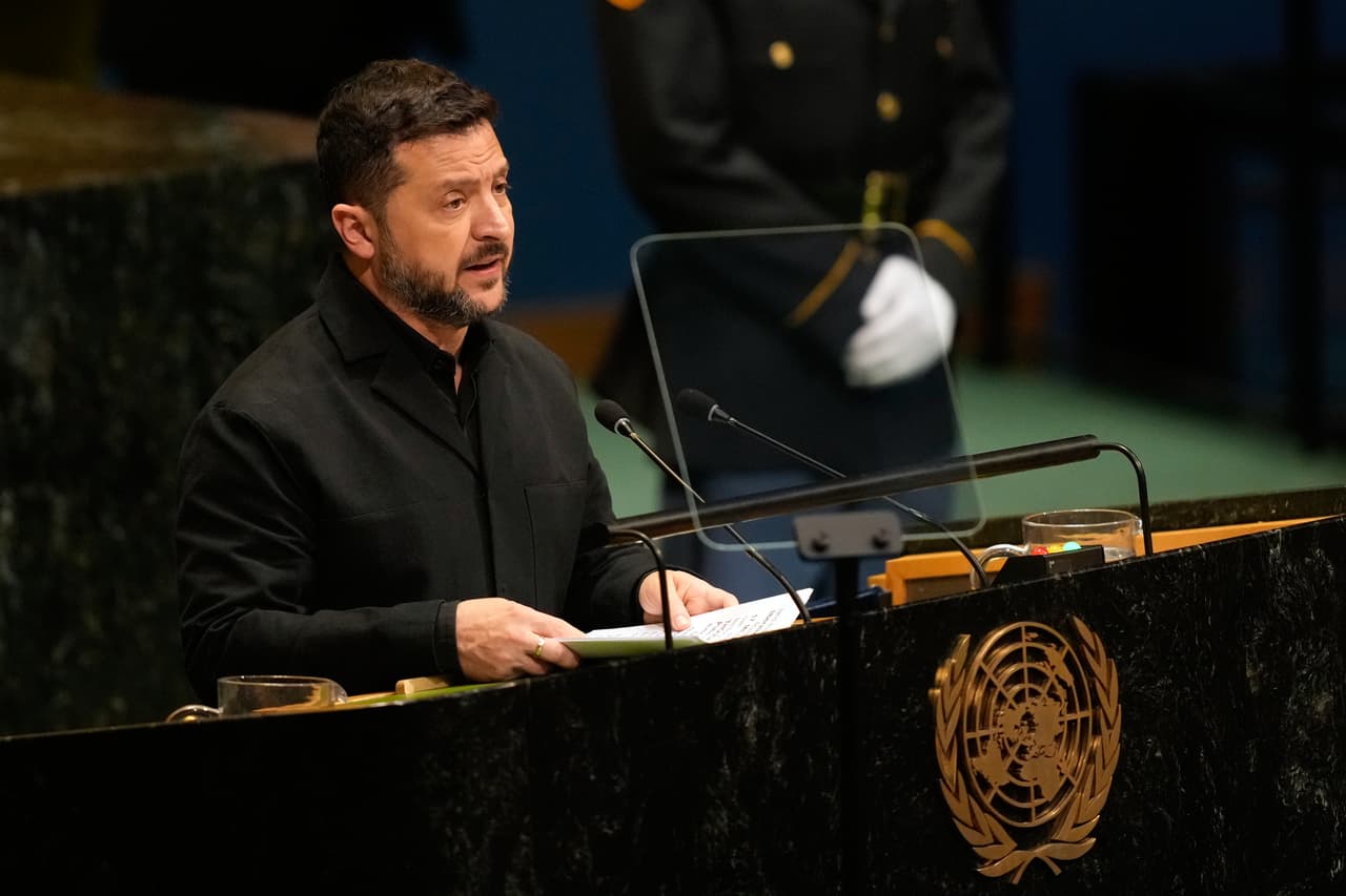 El presidente de Ucrania, Volodymyr Zelenskyy, interviene durante el 81.º período de sesiones de la Asamblea General de las Naciones Unidas en la sede de la ONU, el miércoles 23 de septiembre de 2026. (Foto AP/Seth Wenig)