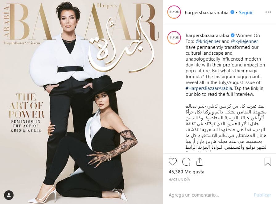 La edición julio/agosto de la revista tiene dos portadas más, aunque en estas no aparece Stormi. En las otras solo posan Kylie y su madre con atuendos en blanco y negro. Y en una tercera, la joven de 21 años viste un conjunto en azul, mientras la matriarca del clan Kardashian Jenner viste un atuendo en color beige.