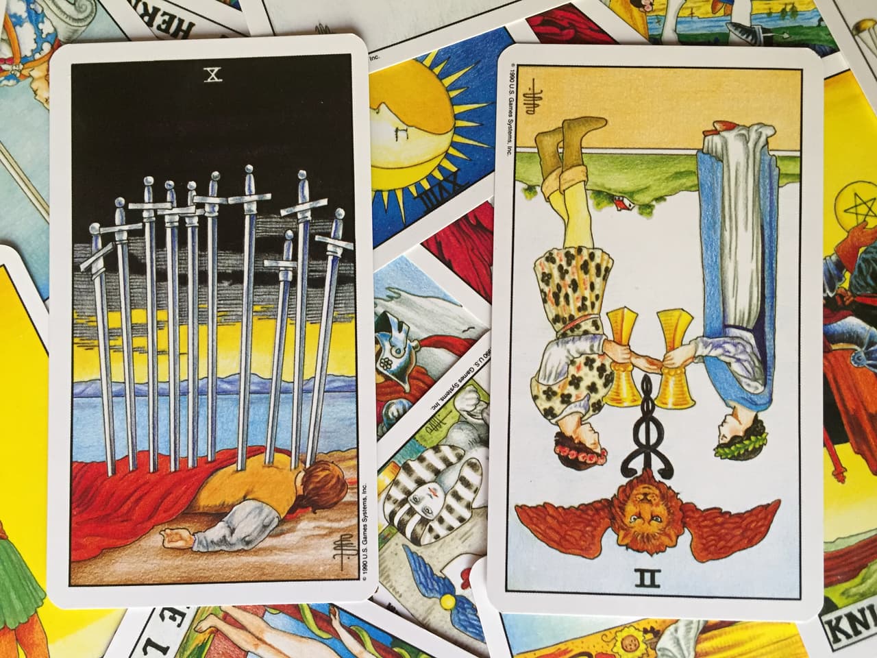 En temas de salud, también lamentamos decir que son malas noticias. No significa ni augura la muerte, como la ilustración del hombre derrotado, sino que puede ser que repentinamente te enfermes de algo. También puede significar que estás agotado o tocando fondo y que necesitas un descanso o cambio de hábitos. Hay que prevenirse lo mejor posible.