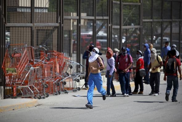 Los maestros y los estudiantes de Ayotzinapa usaban paliacates para ocultar sus rostros.