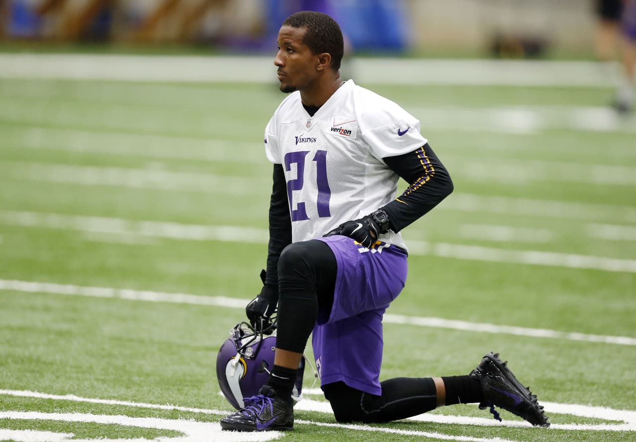 El esquinero de los Vikings, Josh Robinson, sufrió un desgarre pectoral