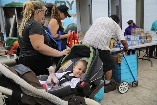 Este 
<a href="https://www.univision.com/free-food-static" target="_blank">mapa interactivo</a> te permitirá encontrar el centro de alimentos más cercano a tu casa.