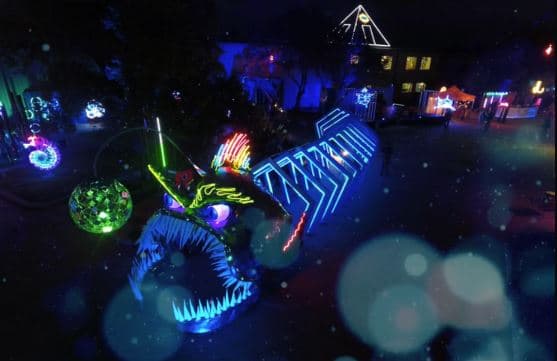 Una parte de las ganancias del evento Surreal Garden beneficiará a Zilker Botanical Garden Conservancy, una organización sin fines de lucro establecida en el 2015 para mejorar el Zilker Botanical Garden.