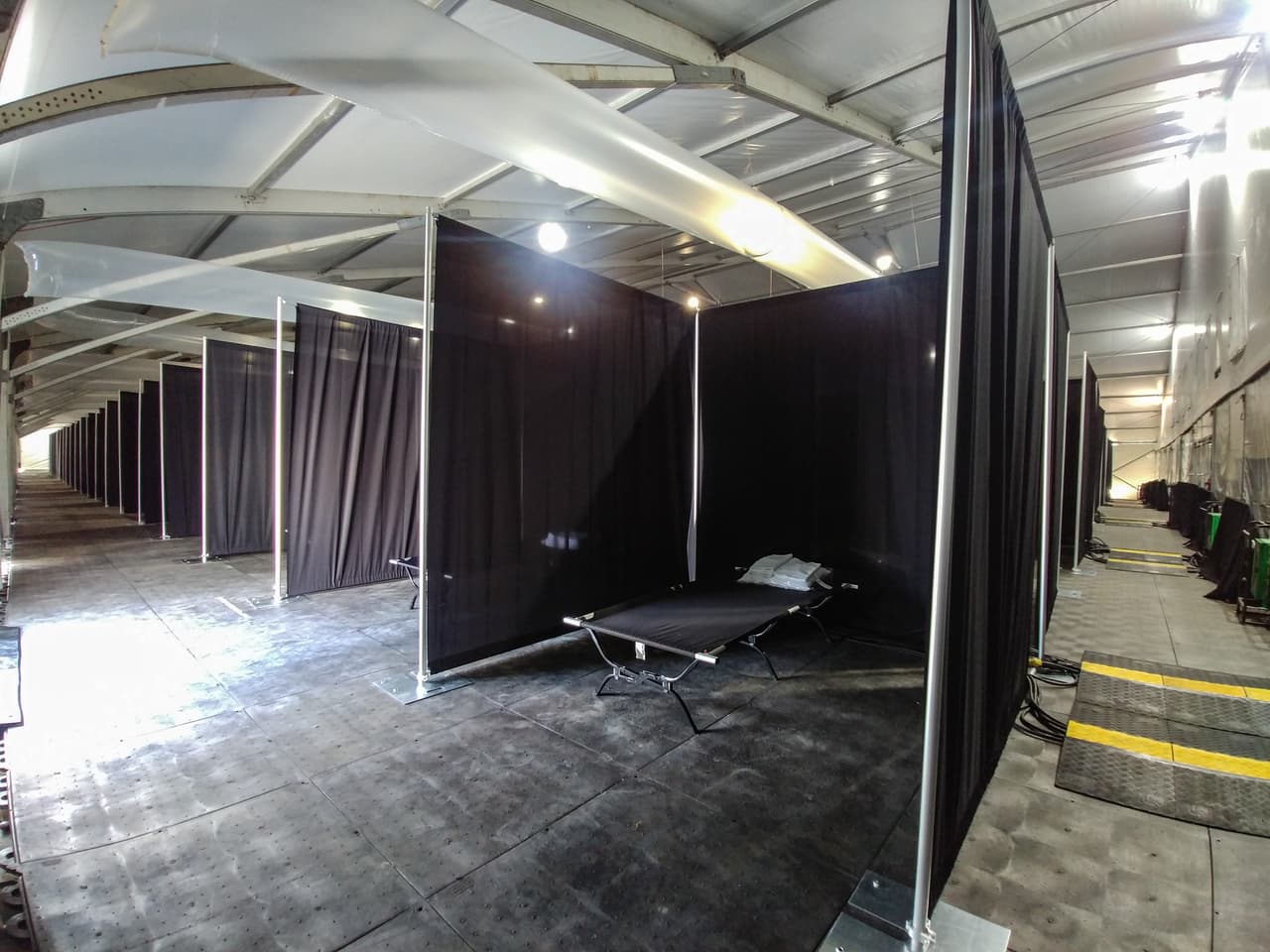 El alcalde Carlos Giménez informó que solo será usado si se desborda la capacidad de los hospitales del condado. 
<br>