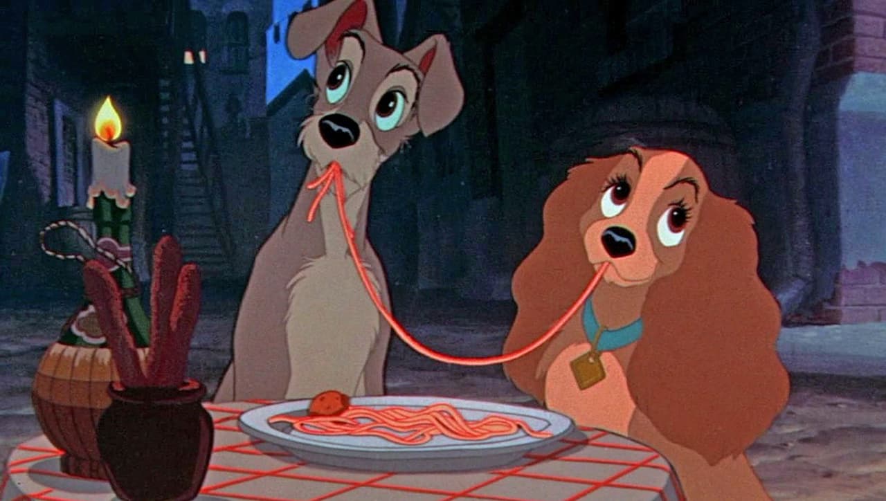En el clásico de Disney, 'Lady and the Tramp' pudimos ver a Reina y Golfo compartiendo un romántico espagueti.