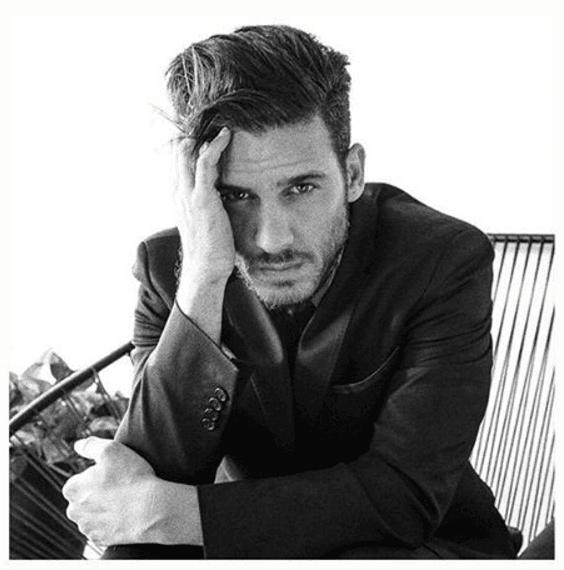 Pero junto a Esmeralda Pimentel nos regaló noches de amor y por supuesto... mucha pasión.