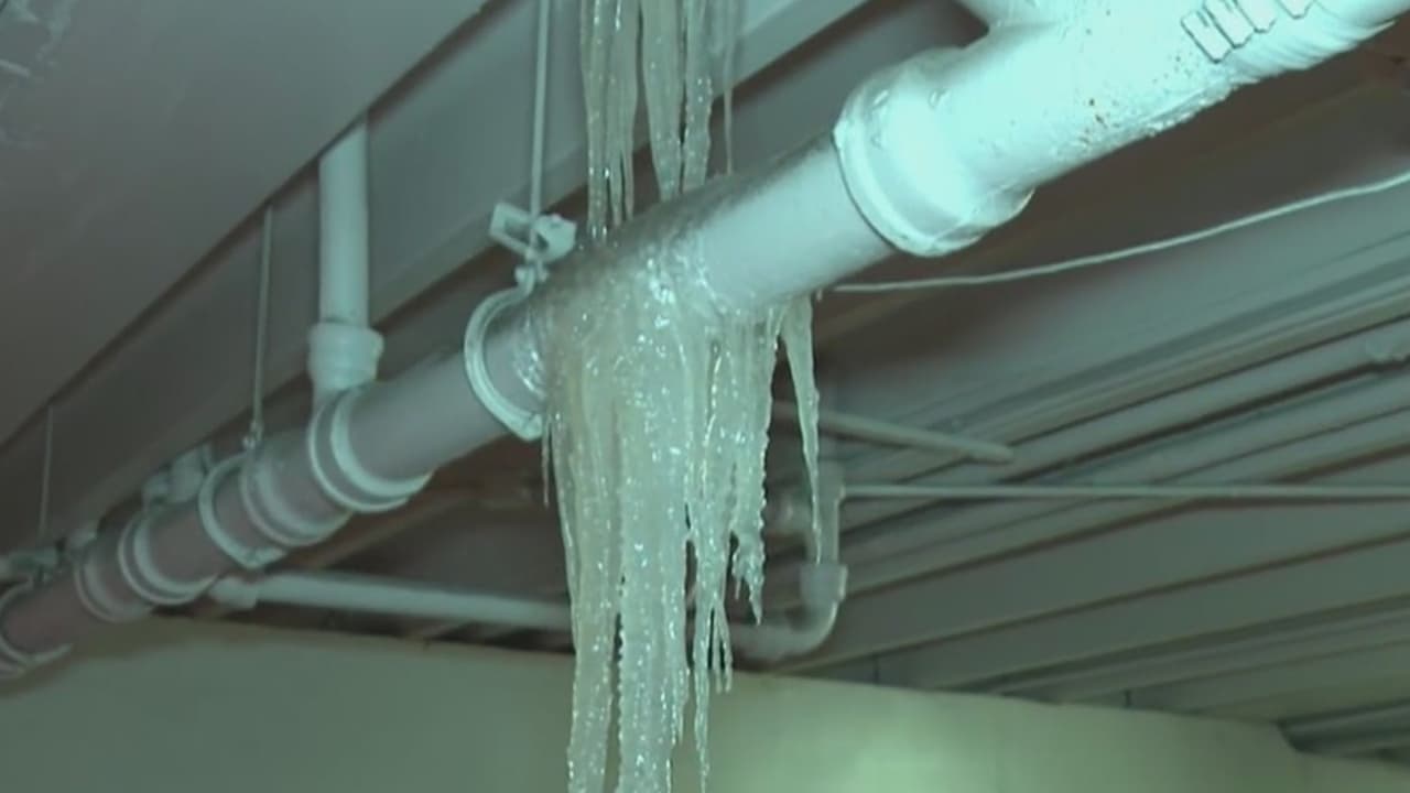 En algunas zonas las bajas temperaturas han provocado que las tuberías se rompan.
<br>