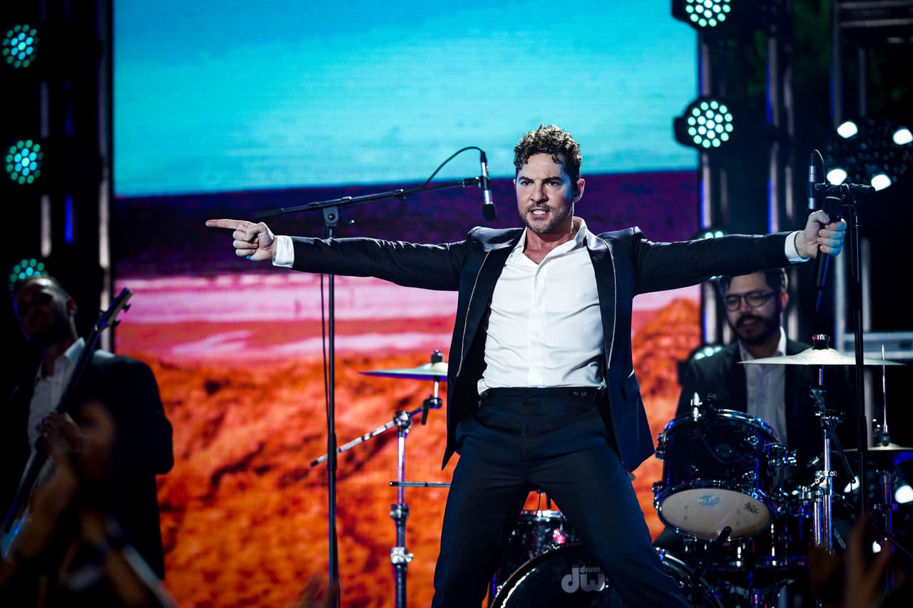 La gran noche de la música latina 
<b>Premio Lo Nuestro 2020</b> tuvo un aperitivo con una serie de presentaciones en vivo en la alfombra magenta. 
<br>