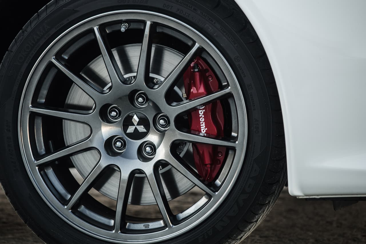 Este recorrido demostraría la habilidad del Mitsubishi Lancer Evolution X para adaptarse a las diferentes condiciones climáticas y a su capacidad para hospedar a dos adultos en un viaje de 250 millas (400 kilómetros).