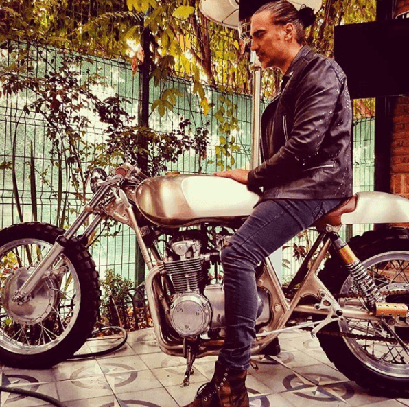 Este es uno de los estilos más recientes con el que 'El Potrillo' se mostró a través de su Instagram el 5 de febrero de 2018. ¿Con qué 'look' sorprenderá en Premio Lo Nuestro?