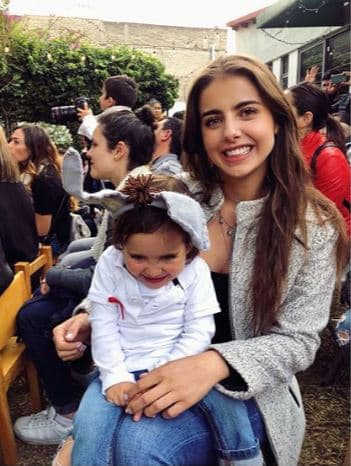 "[...] ¡Gracias, Marcelo! ¡Gracias vida! Sin duda, ¡soy la mujer más afortunada del mundo! [...] No supe qué foto escoger porque Marcelo me encanta en todas.", finalizó Renaud en su mensaje.