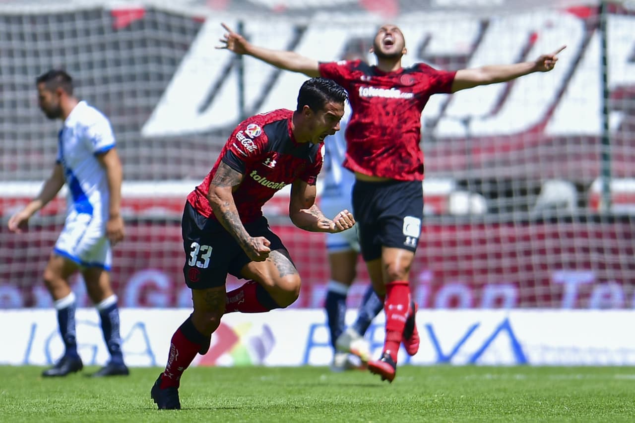 Partidazo entre el Puebla y Toluca, donde se va en empate el partido 4-4. Los goles a cargo de los 'diablos rojos' fueron por parte de Michel Estrada, quien anoto doblete, Alexis Canelo y Diego Rigonato Rodríguez, mientras que para la franja anotaron Santiago Ormeño, Juan Segobia, Daniel Aguilar y Daniel Álvarez López, durante la Jornada 12 de la Liga MX.