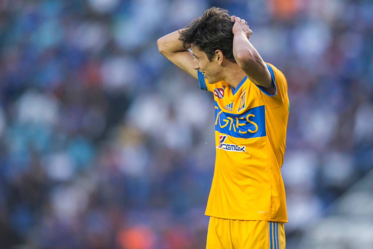 En la selección mexicana solo ha logrado disputar 12 encuentros, en los que consiguió anotar en una sola ocación.