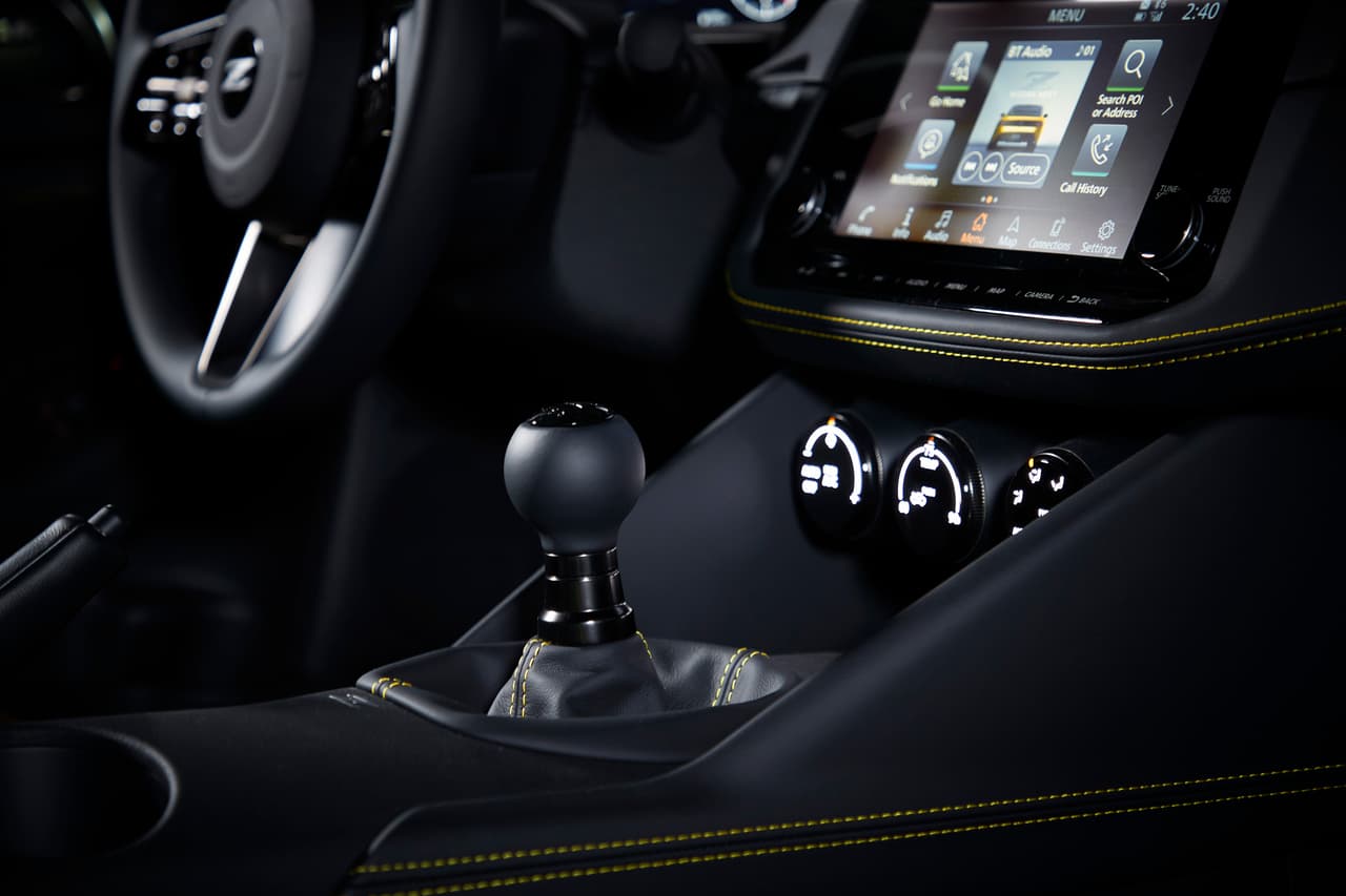 Una enorme pantalla digital de 12.3” muestra selectiva variedad de información útil para el piloto que podrá ver sin mayor distracción.