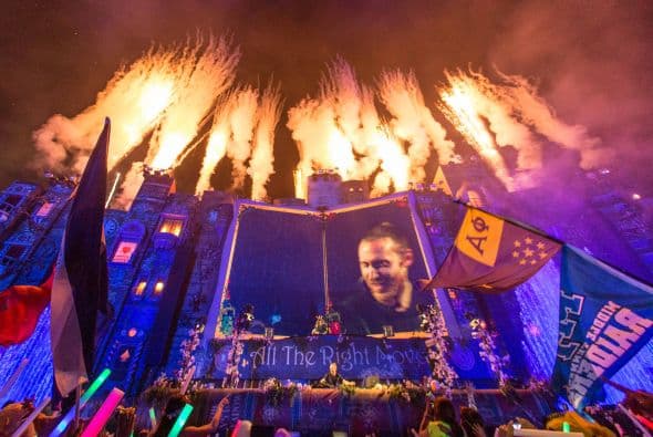 Se acerca el verano y muchos se preparan para los grandes festivales musicales de la temporada. En California, Coachella domina la taquilla, pero 'The Tomorrow World Electronic Music' parece ser una fuerte competidor. Te compartimos algunas fotos del festival de música electrónica durante su última edición en Chattahoochee Hills. La fiesta reunió a los mejores Dj’s y atrajo público de cada rincón del planeta. ¿Crees que este festival sea mejor que el del Valle de Indio?