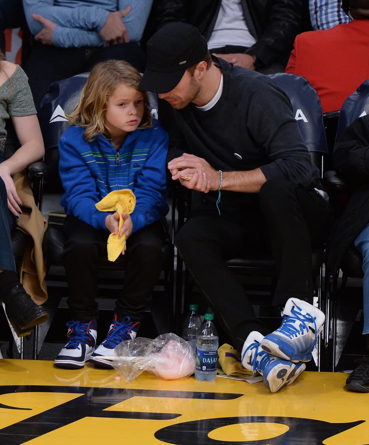 Pasando tiempo de calidad con uno de sus hijos.