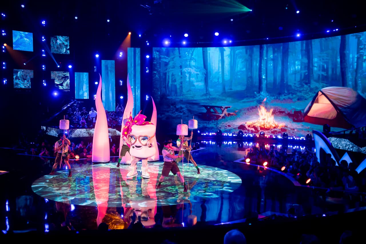 Este dulce personaje interpretó 'Cruel Summer'. Yuri mencionó que Karol Selvilla podría ser Bomona, Juanpa dijo que Violeta Isfel, Martha Higareda, se fue por Kika Edgar y Carlos Rivera señaló a Bianca Marroquín.