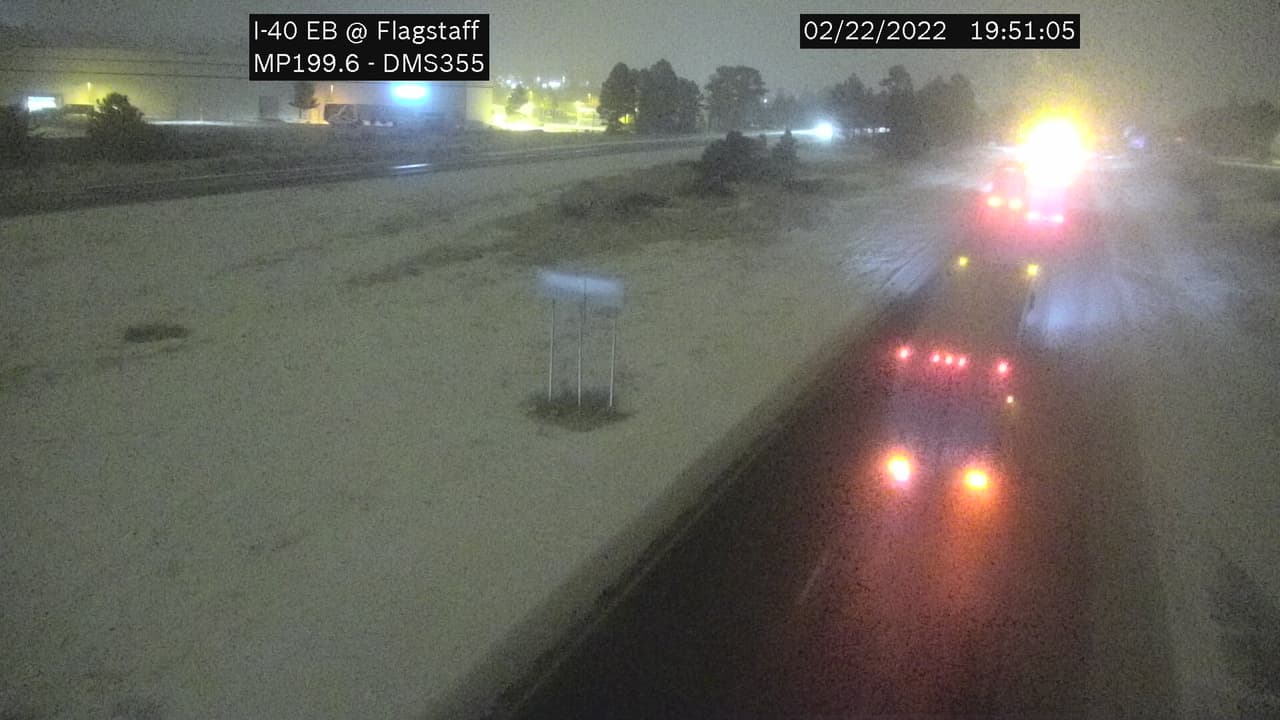 Pero si vive en el área o tiene que viajar al norte del estado, usted puede revisar las condiciones de la carretera llamando al 511 o visitando 
<b>az511.gov</b> .