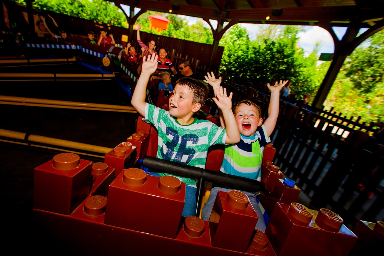 <b>MINILAND</b>: Un espacio con miniaturas Lego de ciudades famosas, ahora bajo estructuras de sombra.