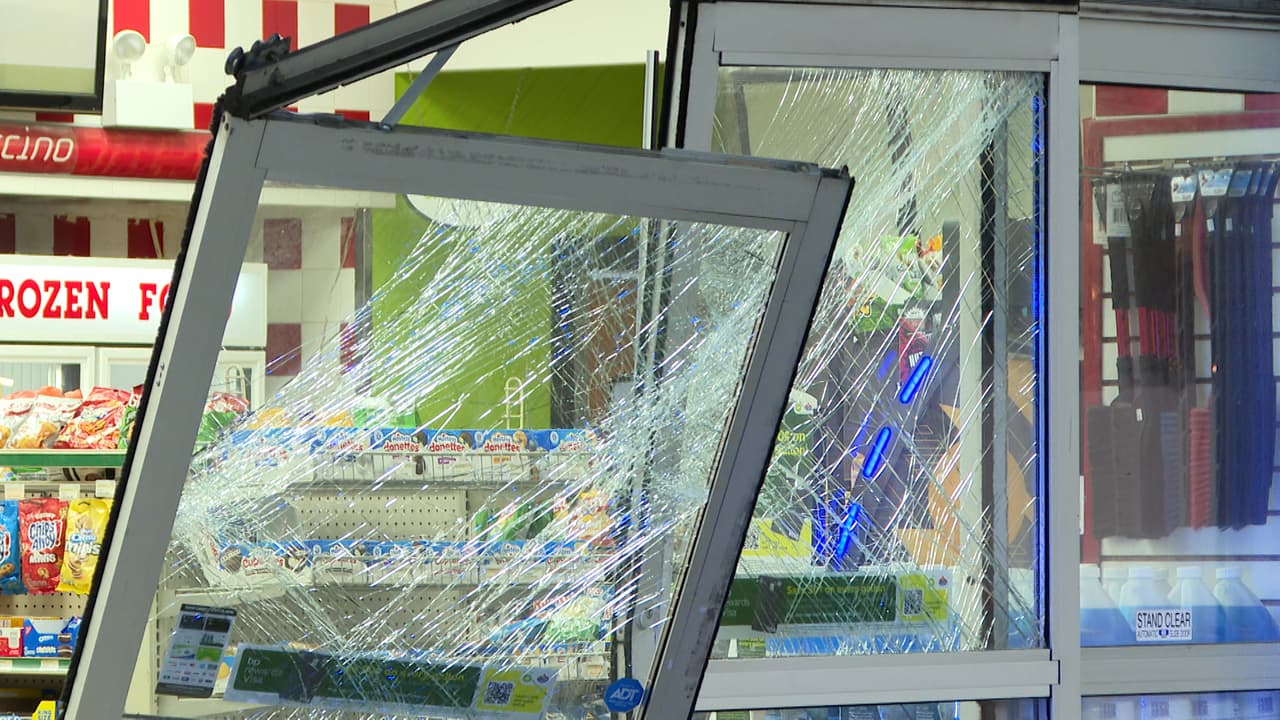 Aparatoso robo en River North: irrumpen en gasolinera BP para llevarse un cajero automático