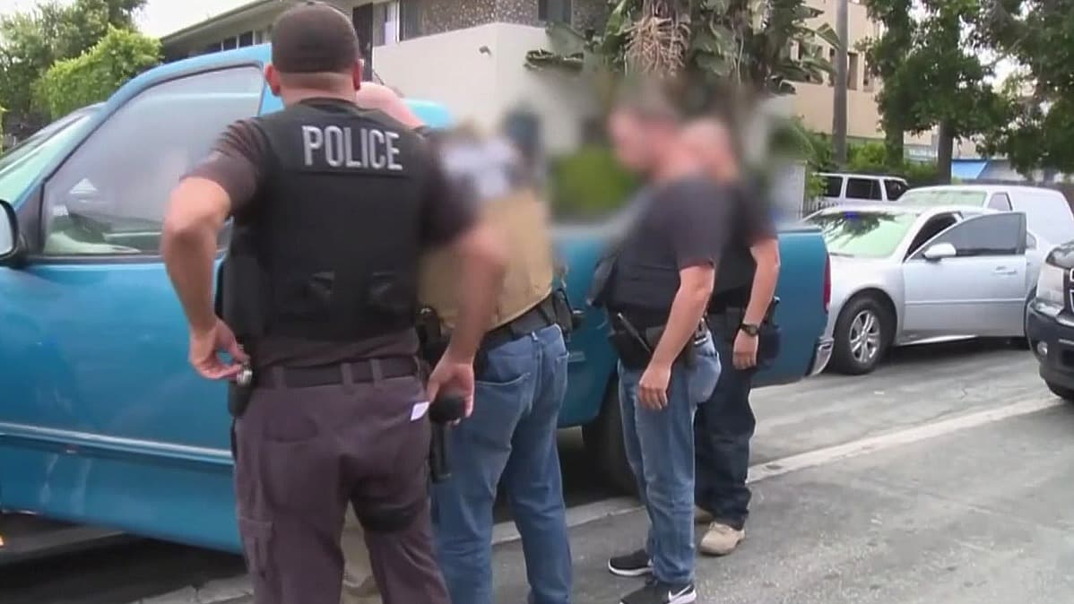 ¿Qué implica el nuevo memorándum de ICE sobre persecuciones y detenciones de tráfico?
