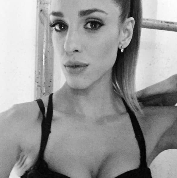 ¿Te gusta cómo luce con el cabello recogido?