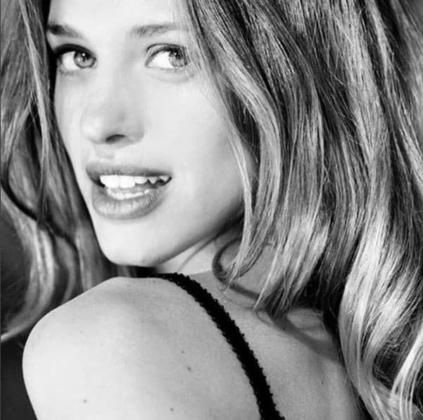 Su madre es actriz, lo que hizo que se le despertara la curiosidad en la actuación. Sin embargo en la pubertad decidió ser modelo.