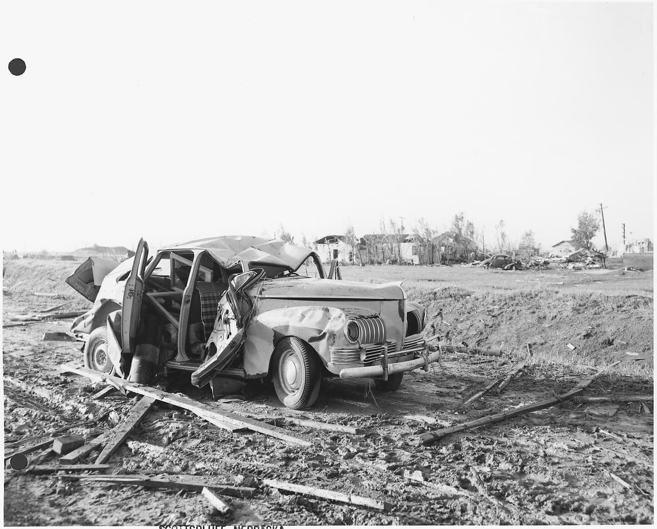 <b>Puesto 12. 1950</b>
<br>
<b>Tornados registrados en diciembre</b>: 4
<br>
<b>Víctimas mortales: </b>3
<br>
<br>La fotografía muestra la devastación que dejó un tornado a su paso por Scottsbluff, Nebraska, en junio de 1955. 
<br>
<br>El mes con más tornados registrados por NOAA fue abril de 2011 (758 tornados, 363 fallecidos).
<br>