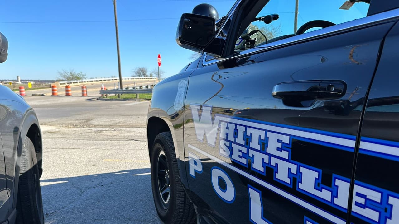 Alerta local: Choca una avioneta militar en la estación aérea naval de Fort Worth