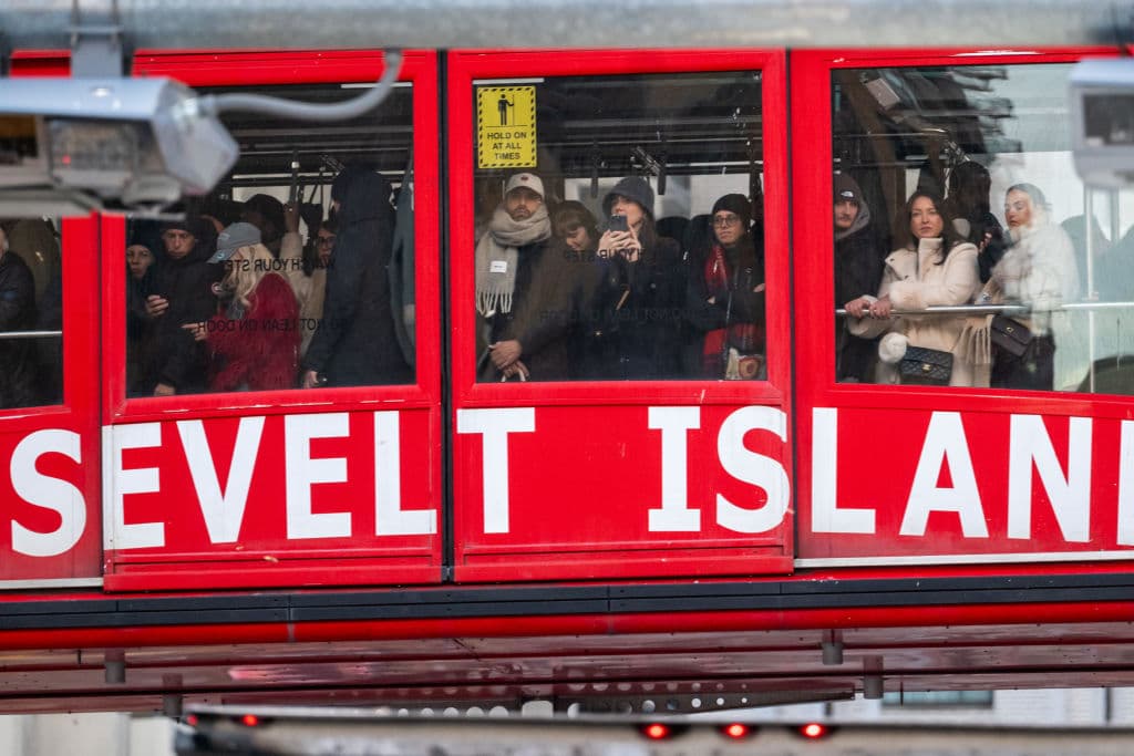 Esto afecta a trabajadores y residentes que dependen del teleférico para sus desplazamientos cotidianos.