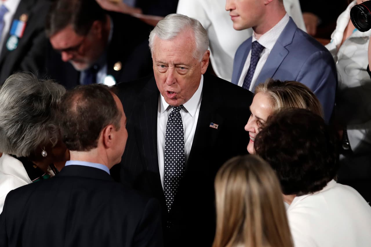 El representante Steny Hoyer, demócrata de Maryland, a su entrada a la sala.
<br>