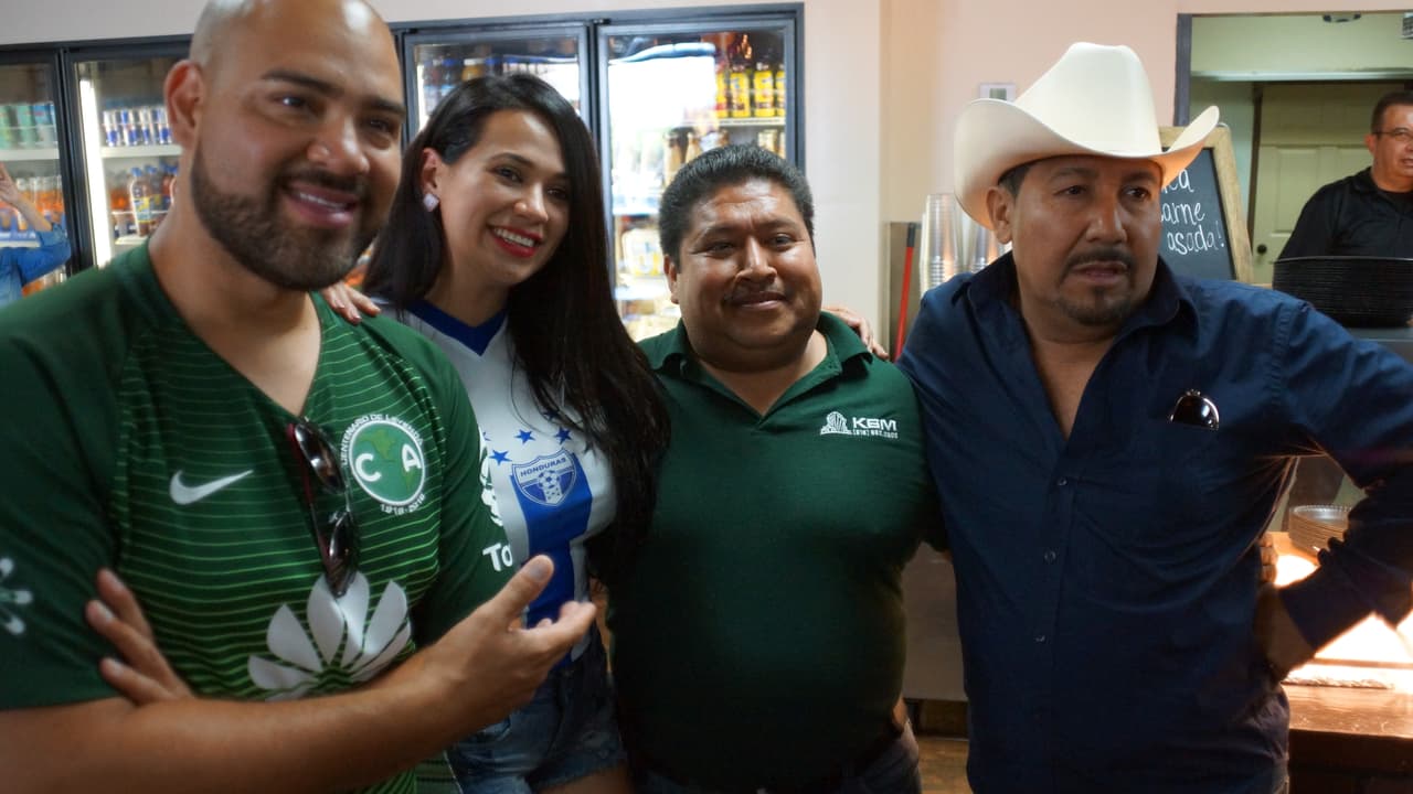 La Hondureña confía en que su selección le gane a México y en un próximo partido, y no tiene problema con seguir pagando apuestas hasta lograr que El Feo y El Pelón sean los que paguen el siguiente reto.