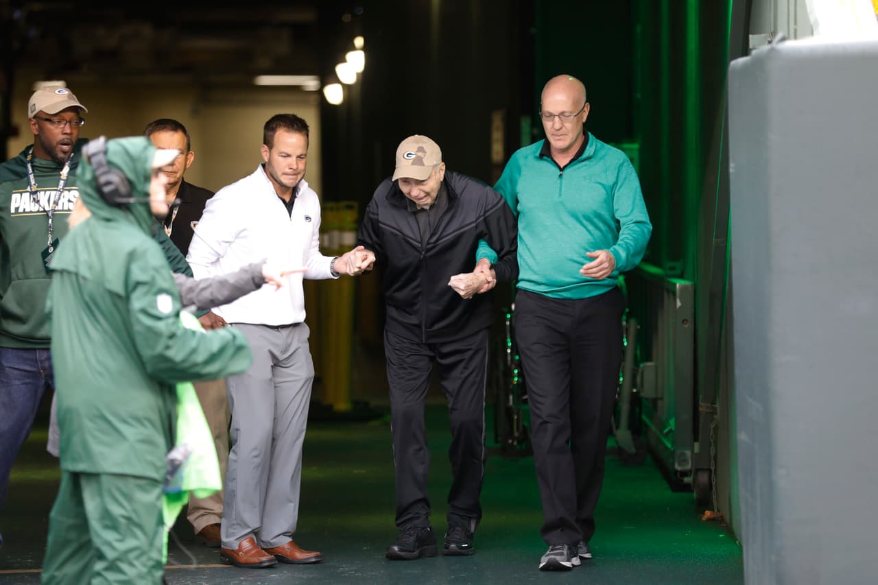 Starr fue elegido cuatro veces al Pro Bowl y dos veces integró equipos All-Pro. Se alzó con títulos de la NFL en 1961, 1962, 1965, 1967 y 1968.