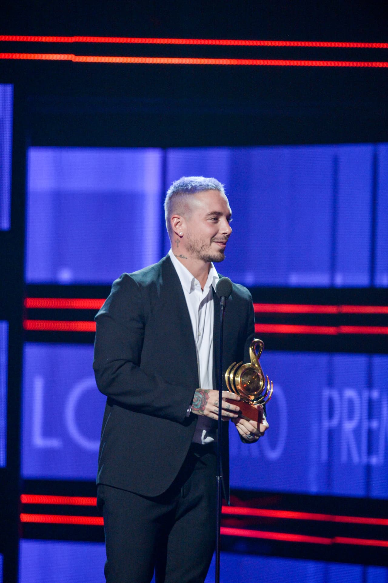 Su disco 'La Familia, B Sides' le dio el honor de seguir triunfando.