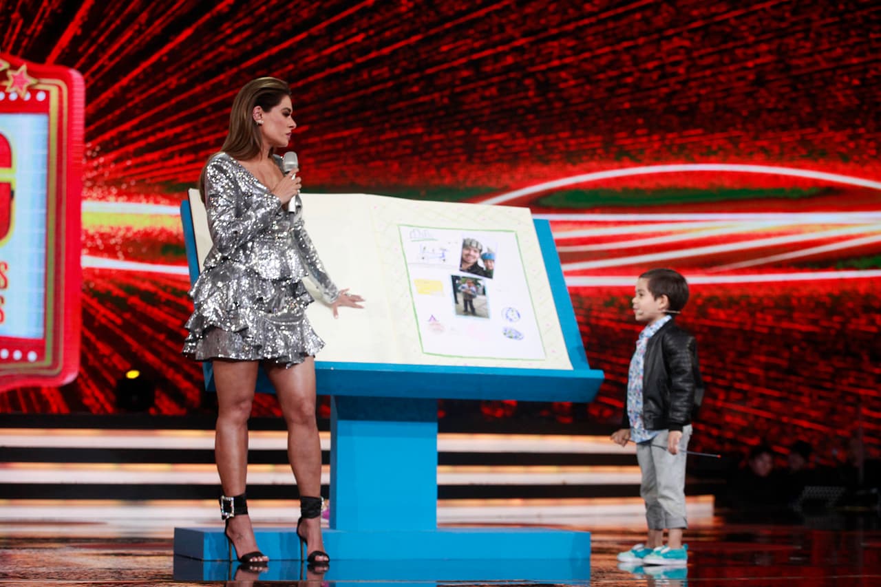 El capitán Mateo estaba listo para presentar el álbum de su vida; el pequeño contó al público cómo eran sus papás y casi al final de su presentación dio a conocer información desconocida por todos.