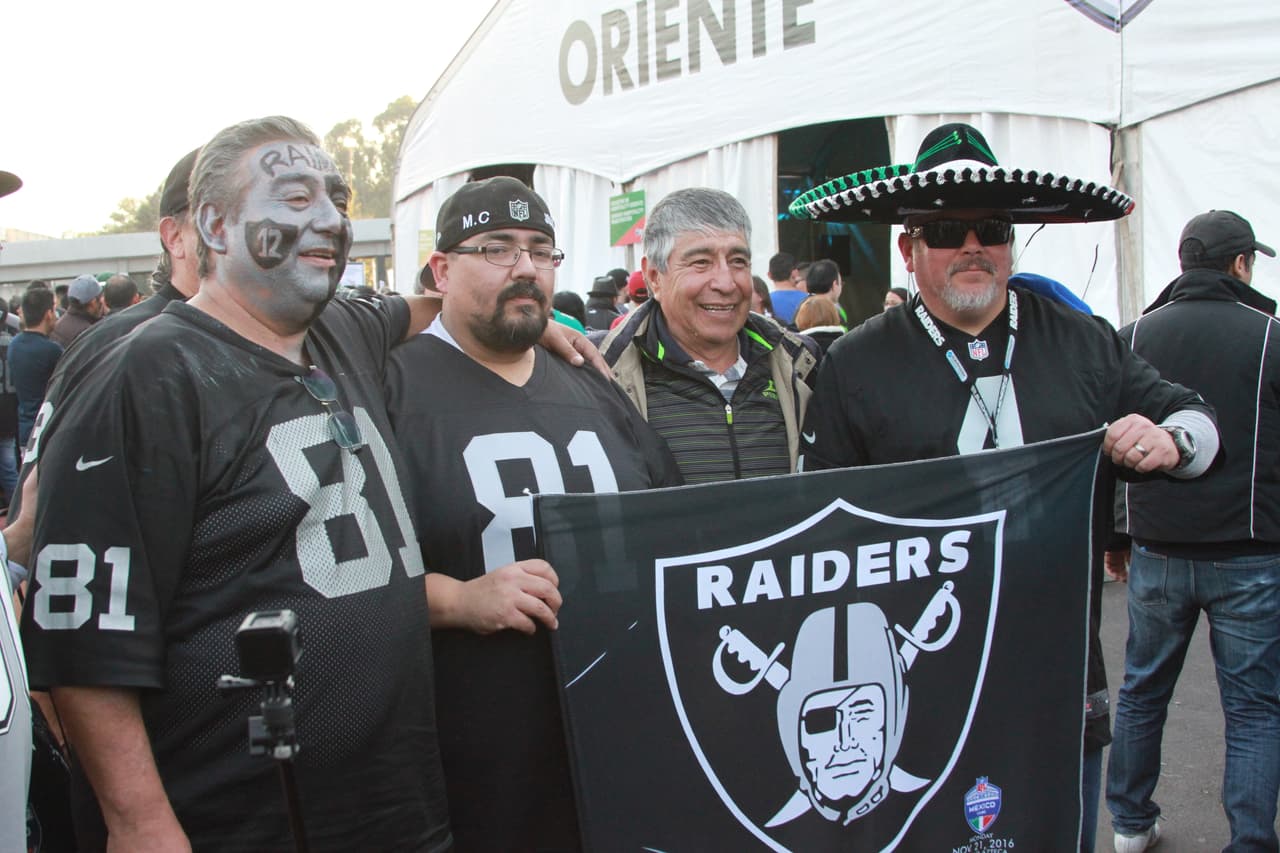 Miles de aficionados y apasionados de la NFL se dieron cita en el estadio Azteca para presenciar el duelo de Monday Night entre Raiders y Texans.