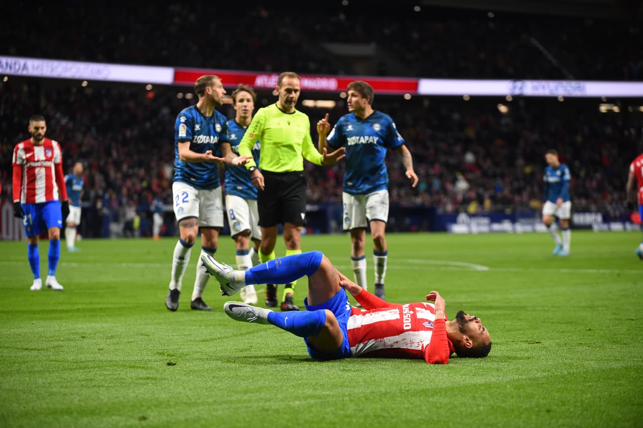 El Atlético de Madrid goleó al Alavés con sendos dobletes de Joao Félix y Luis Suárez.