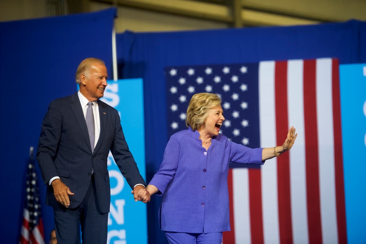 La fuente no revelada aseguró que el equipo de Hillary Clinton está pensando en la mejor manera de persuadirlo para que ocupe el cargo, si ella a ganar la presidencia.